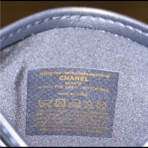 CHANEL GWP Navy Leather Card Holder Nwot - Picture 5 of 8